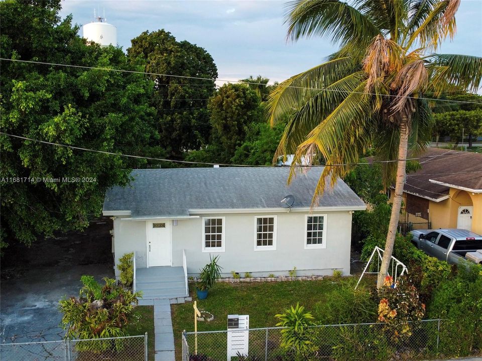 For Sale: $530,000 (3 beds, 2 baths, 1287 Square Feet)