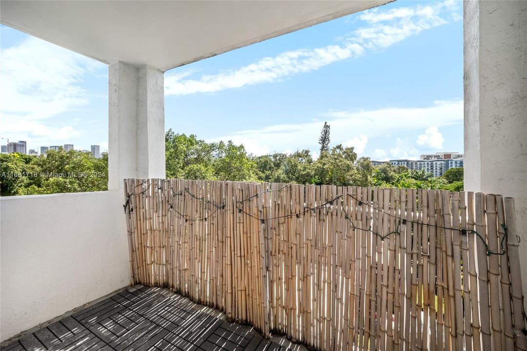 En Venta: $340,000 (2 camas, 2 baños, 929 Pies cuadrados)