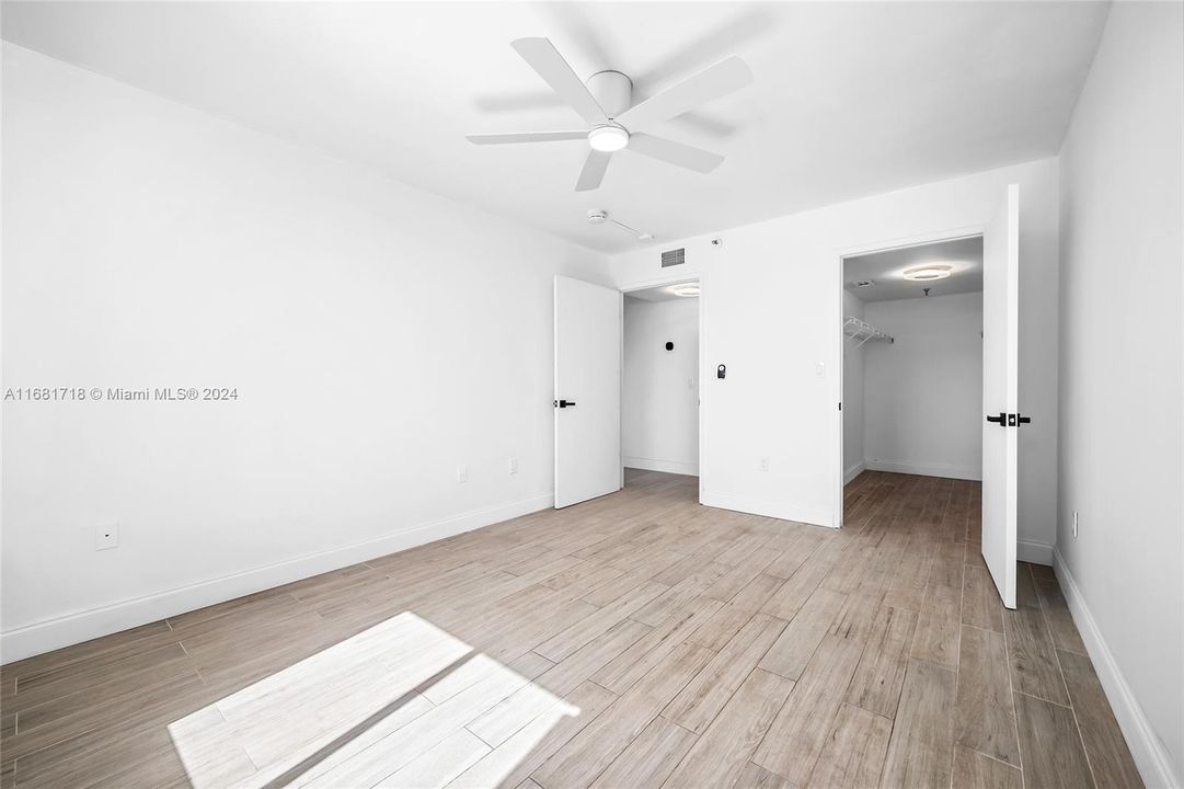 For Sale: $340,000 (2 beds, 2 baths, 929 Square Feet)