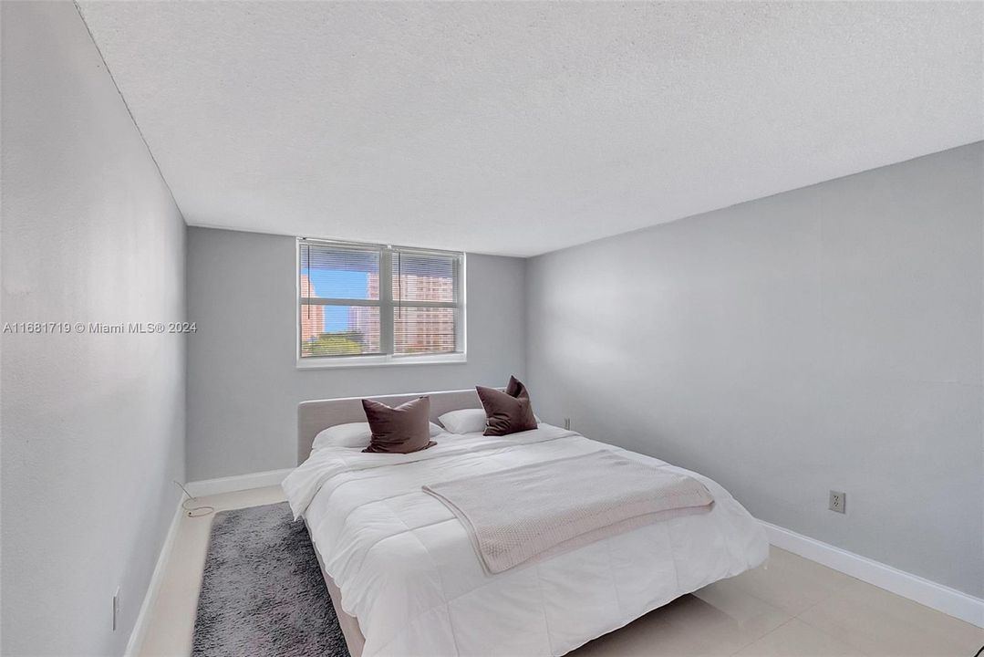 For Sale: $299,000 (1 beds, 1 baths, 837 Square Feet)