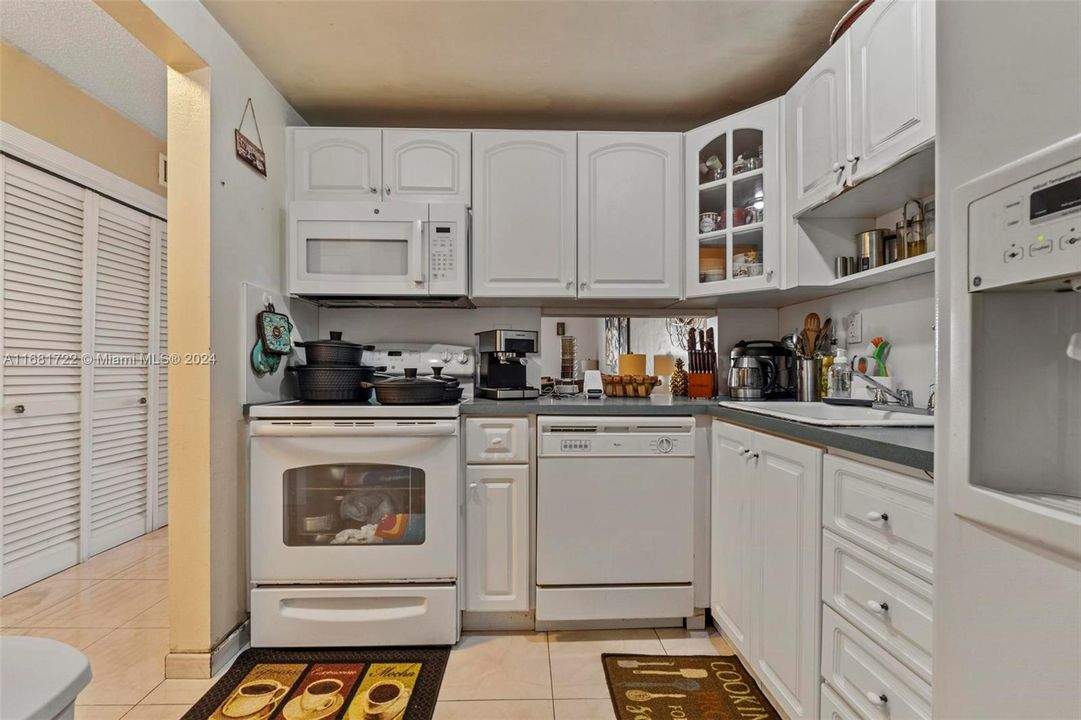 For Sale: $209,500 (1 beds, 1 baths, 715 Square Feet)