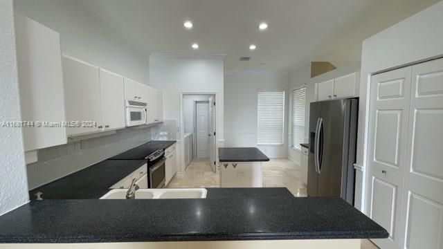 For Rent: $4,700 (3 beds, 2 baths, 2231 Square Feet)