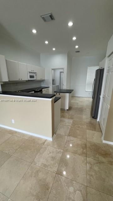 For Rent: $4,700 (3 beds, 2 baths, 2231 Square Feet)