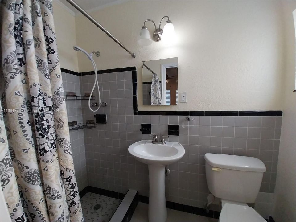 For Rent: $1,500 (1 beds, 1 baths, 1429 Square Feet)