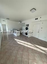 Active With Contract: $2,000 (2 beds, 1 baths, 680 Square Feet)