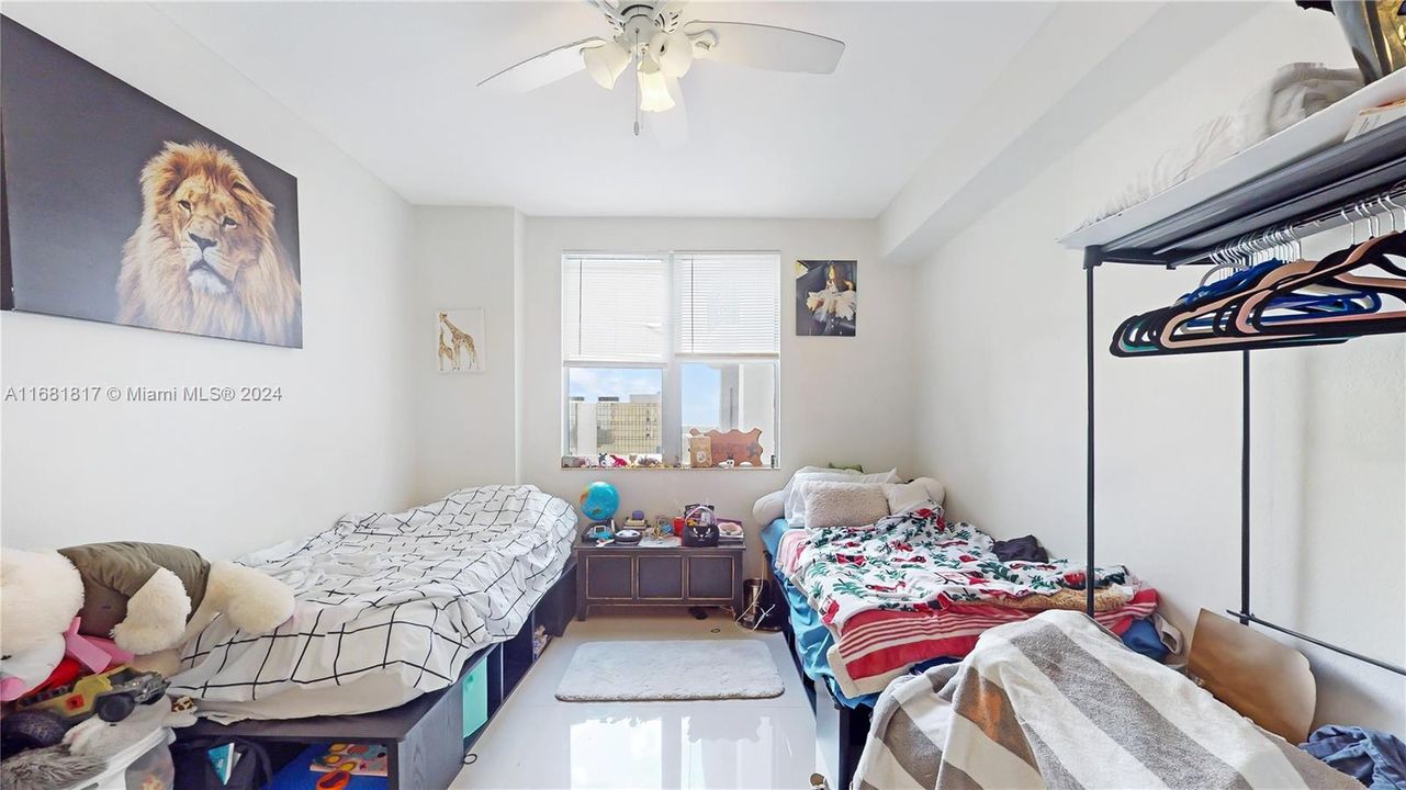 For Sale: $328,000 (2 beds, 2 baths, 1036 Square Feet)