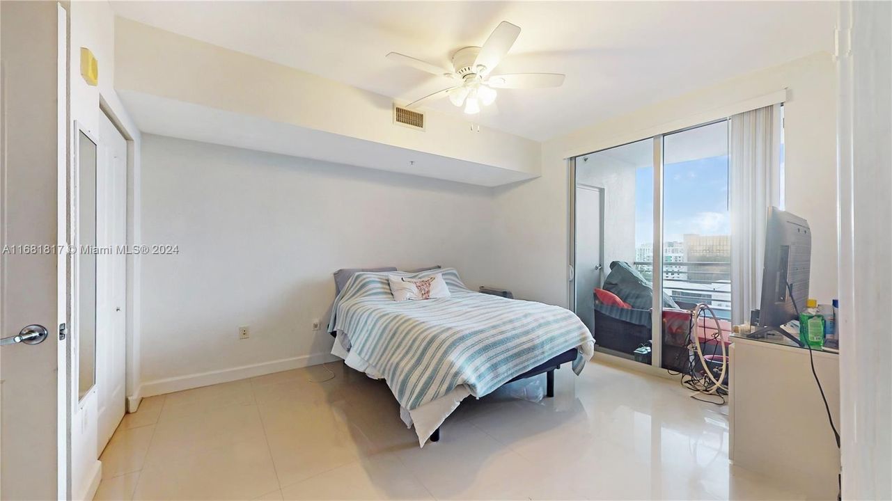 For Sale: $328,000 (2 beds, 2 baths, 1036 Square Feet)