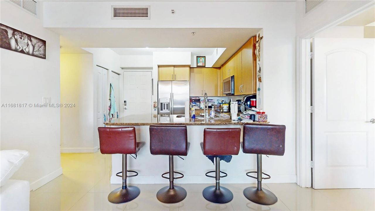 For Sale: $328,000 (2 beds, 2 baths, 1036 Square Feet)