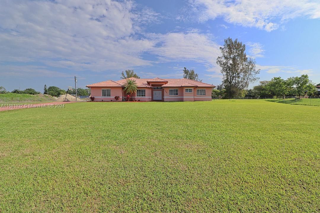 Active With Contract: $1,250,000 (5 beds, 4 baths, 3033 Square Feet)