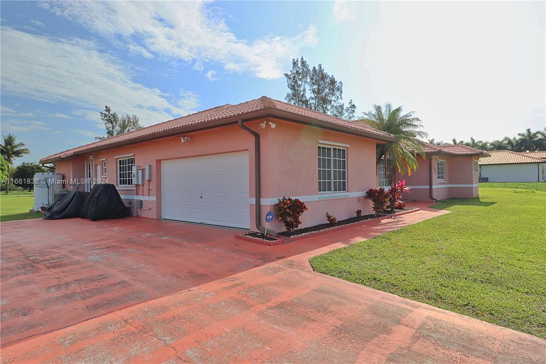 Active With Contract: $1,250,000 (5 beds, 4 baths, 3033 Square Feet)