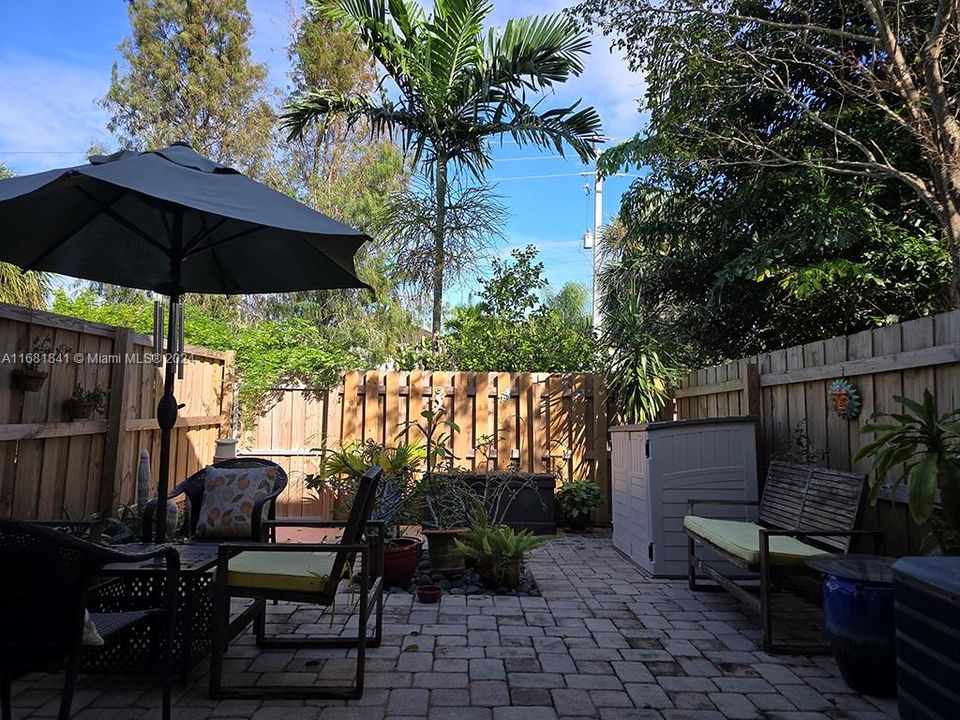 For Sale: $339,000 (2 beds, 1 baths, 1024 Square Feet)