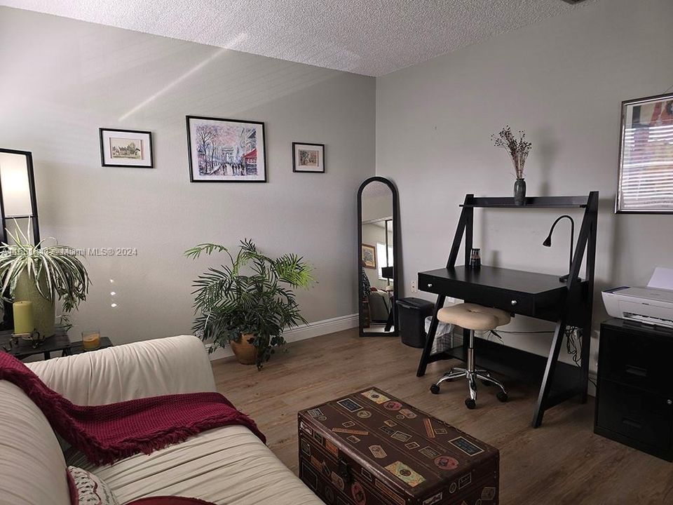 For Sale: $339,000 (2 beds, 1 baths, 1024 Square Feet)