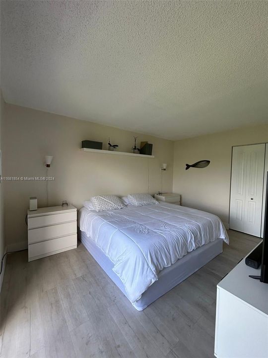 For Sale: $220,000 (1 beds, 1 baths, 768 Square Feet)