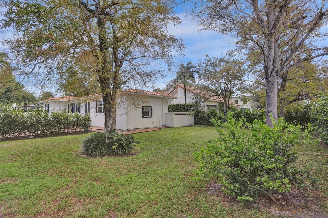 For Sale: $850,000 (3 beds, 2 baths, 1350 Square Feet)