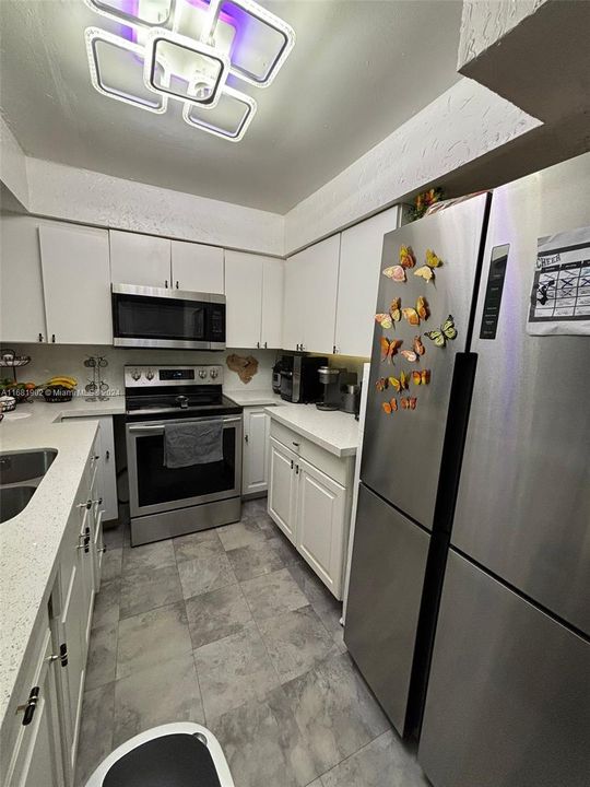 Active With Contract: $2,750 (3 beds, 2 baths, 1277 Square Feet)