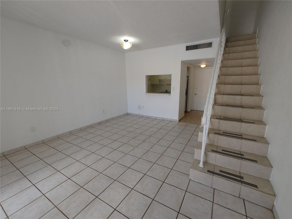 For Sale: $209,000 (1 beds, 1 baths, 810 Square Feet)