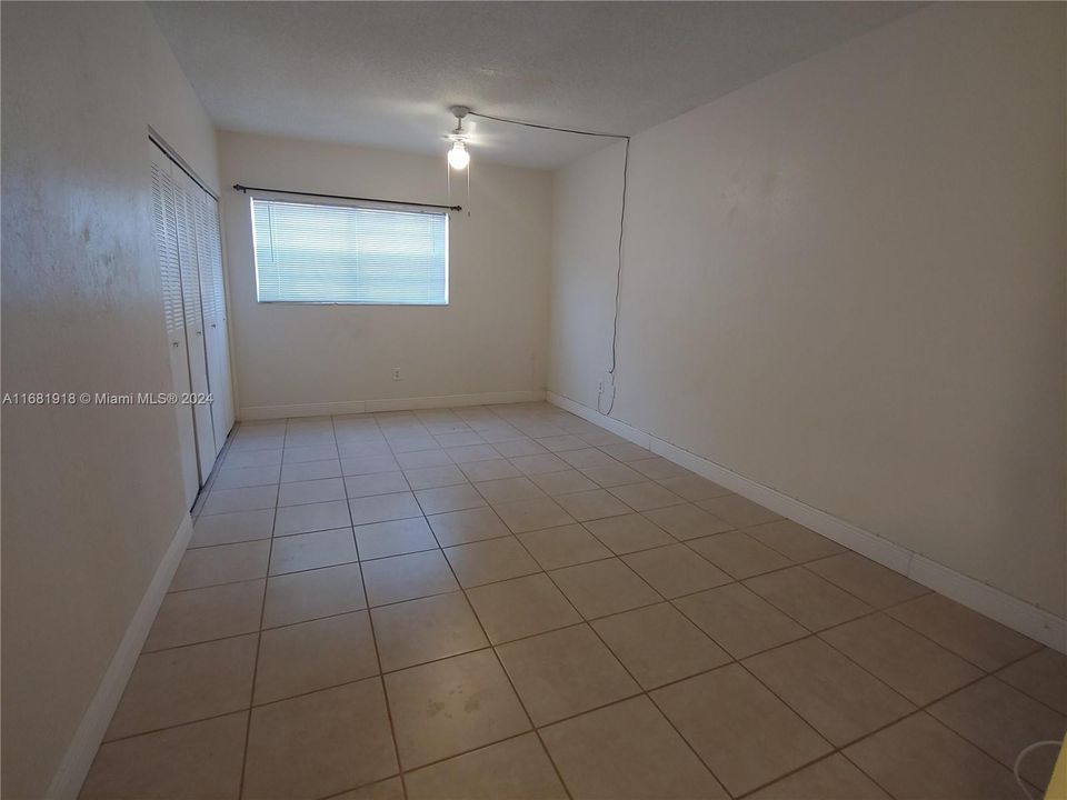 For Sale: $209,000 (1 beds, 1 baths, 810 Square Feet)