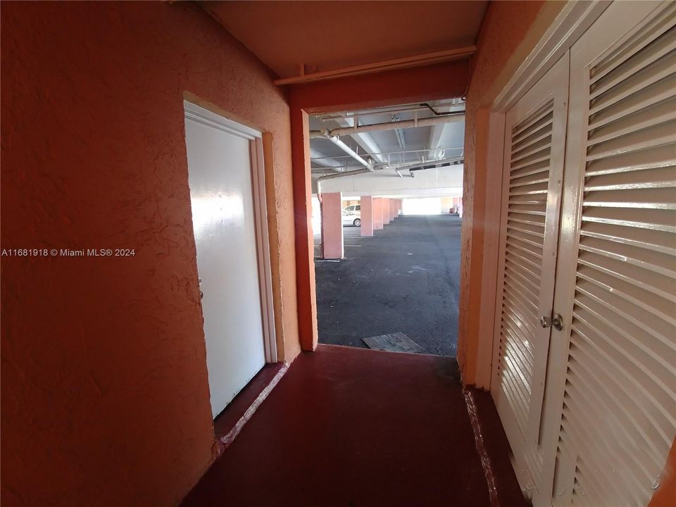 For Sale: $209,000 (1 beds, 1 baths, 810 Square Feet)