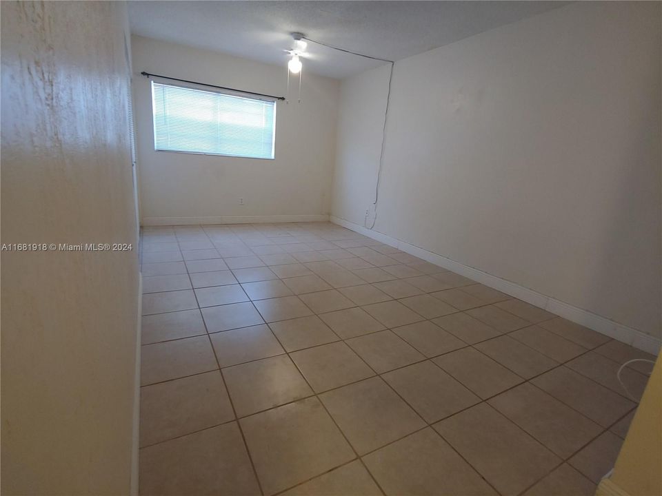 For Sale: $209,000 (1 beds, 1 baths, 810 Square Feet)