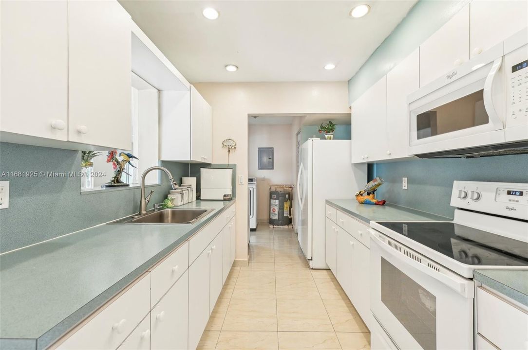 Active With Contract: $599,900 (4 beds, 2 baths, 2172 Square Feet)