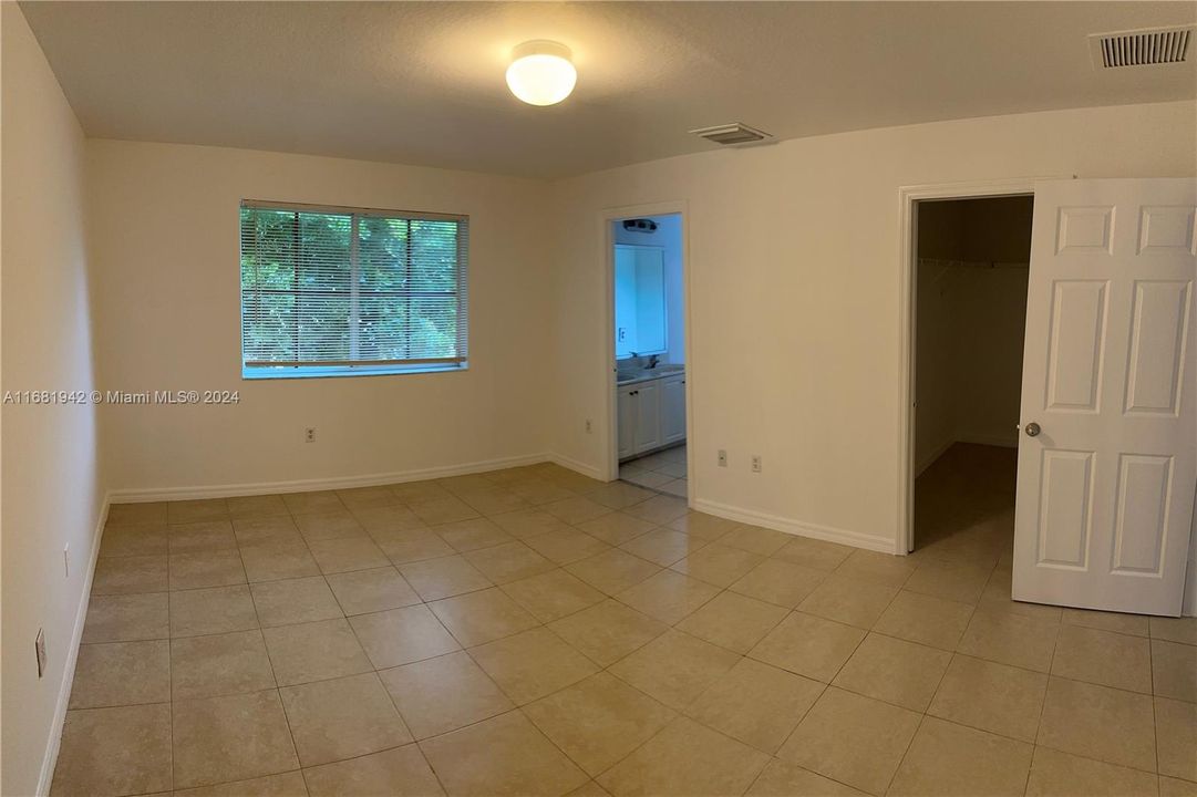 For Rent: $2,650 (3 beds, 3 baths, 1568 Square Feet)