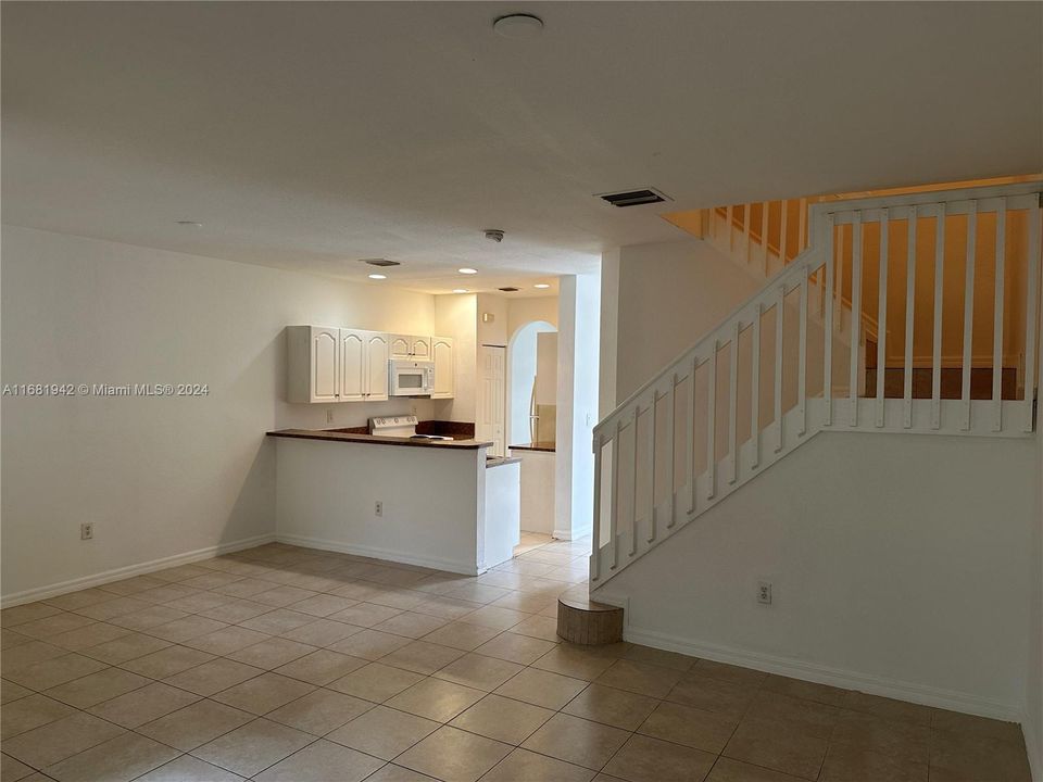 For Rent: $2,650 (3 beds, 3 baths, 1568 Square Feet)