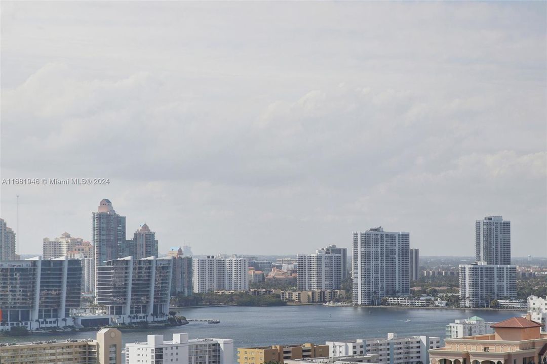 For Sale: $1,700,000 (2 beds, 2 baths, 1886 Square Feet)