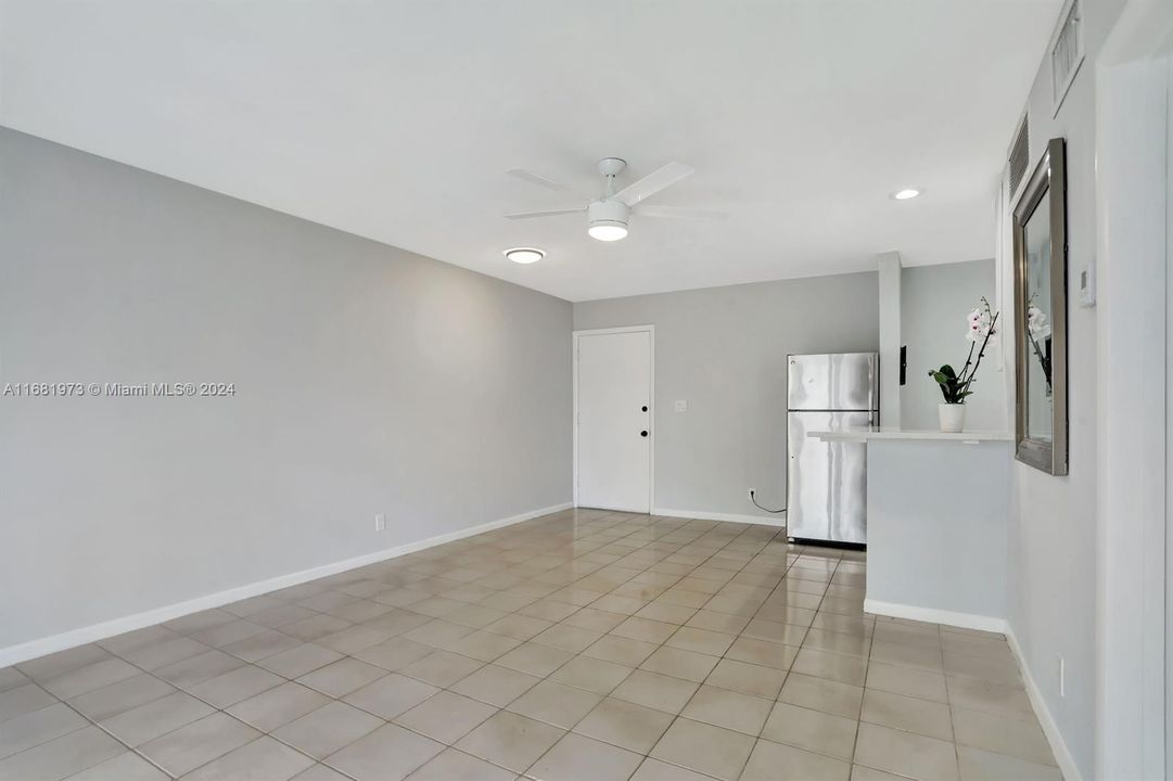 For Sale: $198,900 (1 beds, 1 baths, 600 Square Feet)