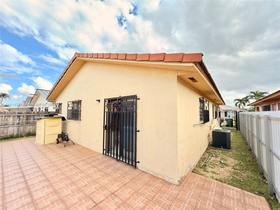 En Venta: $525,000 (3 camas, 2 baños, 1260 Pies cuadrados)