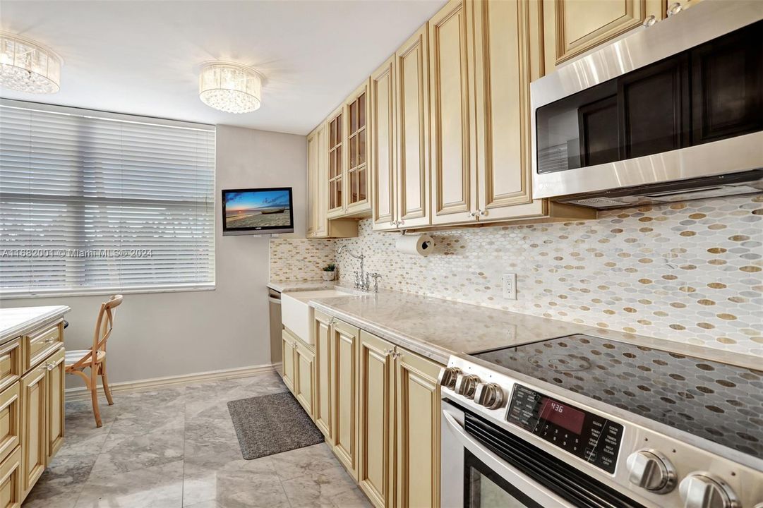 For Sale: $475,000 (2 beds, 2 baths, 1330 Square Feet)