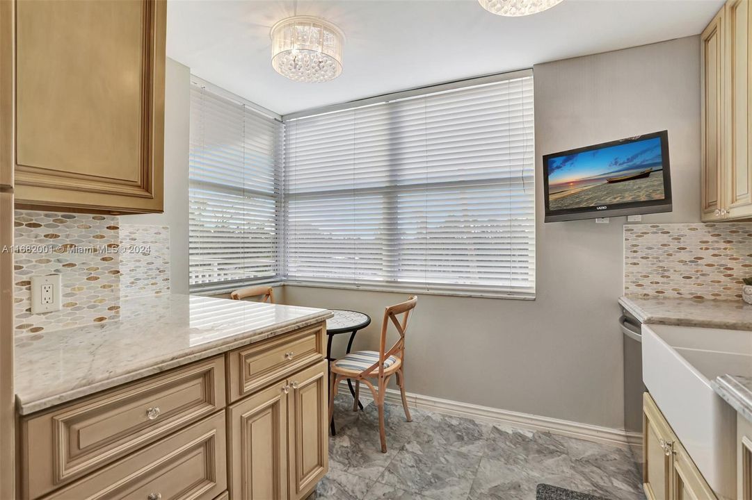 For Sale: $475,000 (2 beds, 2 baths, 1330 Square Feet)