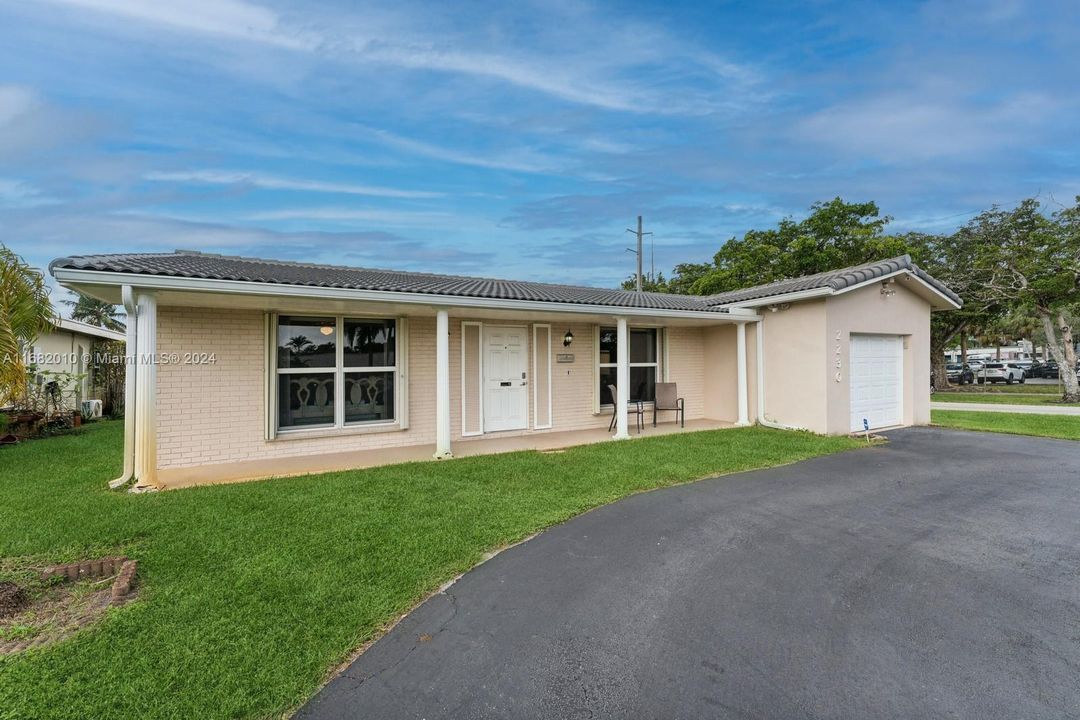 For Sale: $697,000 (3 beds, 2 baths, 1892 Square Feet)