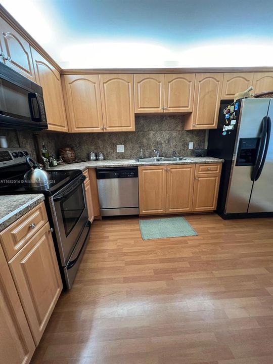 For Rent: $2,400 (2 beds, 2 baths, 1175 Square Feet)