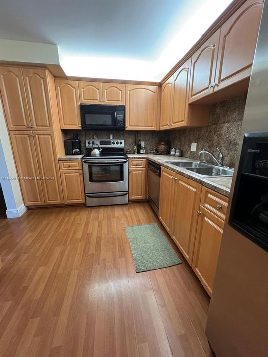 For Rent: $2,400 (2 beds, 2 baths, 1175 Square Feet)