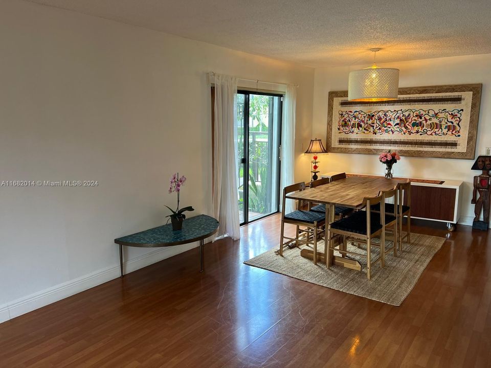 For Rent: $2,400 (2 beds, 2 baths, 1175 Square Feet)