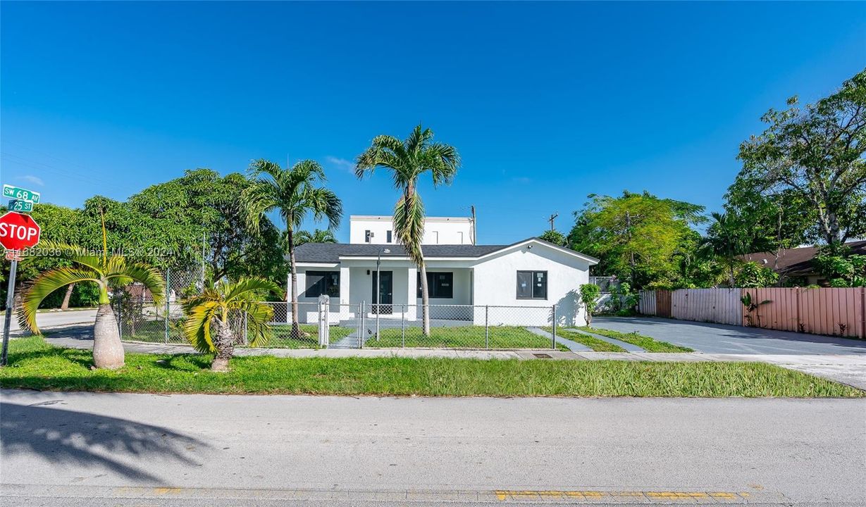 For Sale: $749,995 (3 beds, 2 baths, 1148 Square Feet)