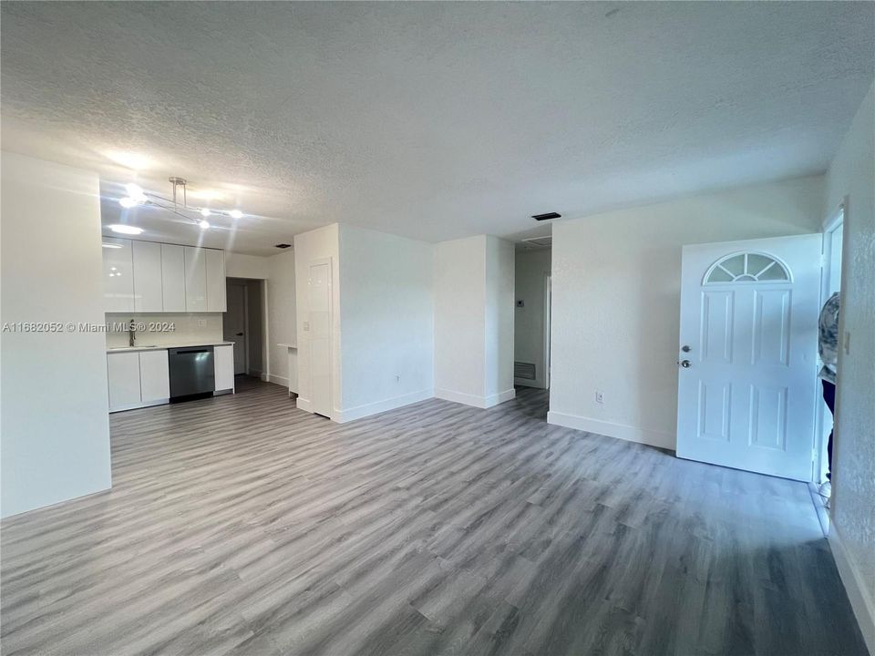 For Rent: $3,800 (4 beds, 2 baths, 1581 Square Feet)