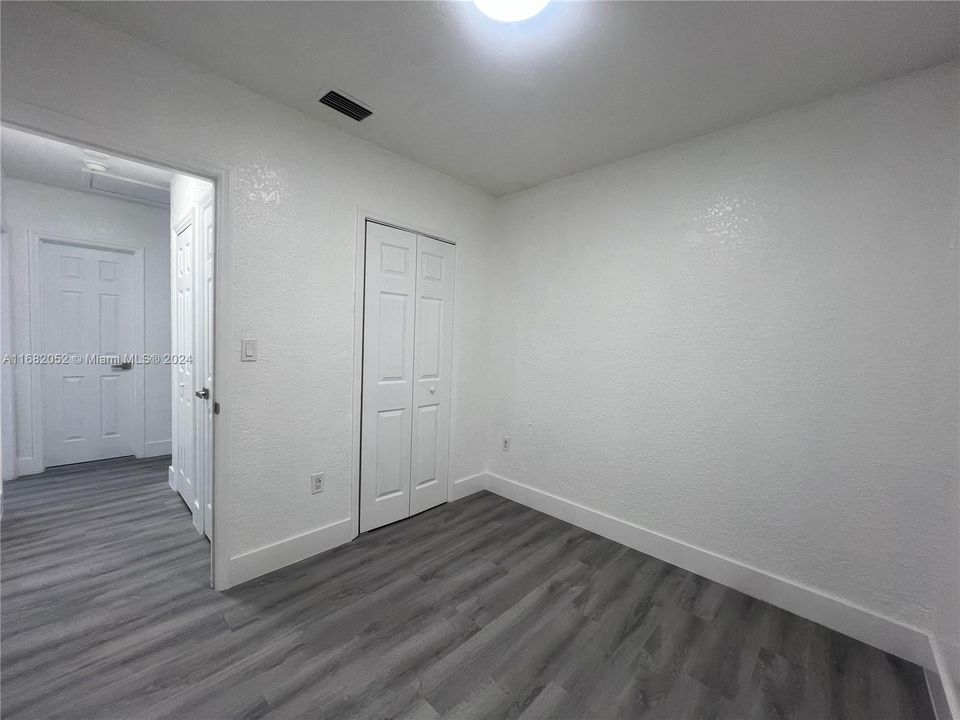 For Rent: $3,800 (4 beds, 2 baths, 1581 Square Feet)