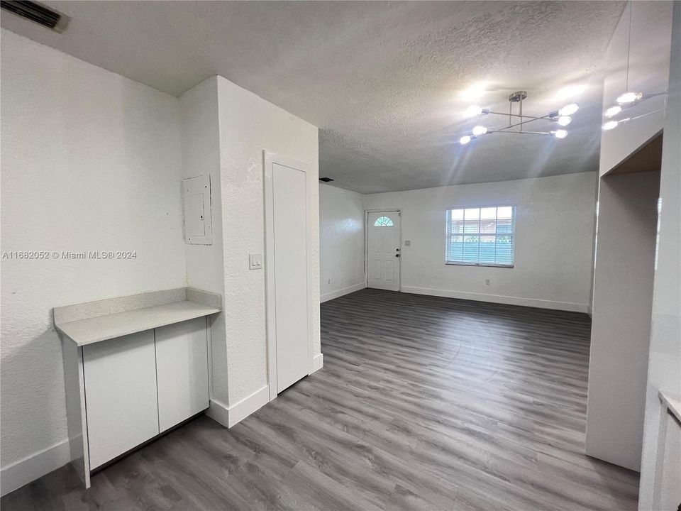 For Rent: $3,800 (4 beds, 2 baths, 1581 Square Feet)