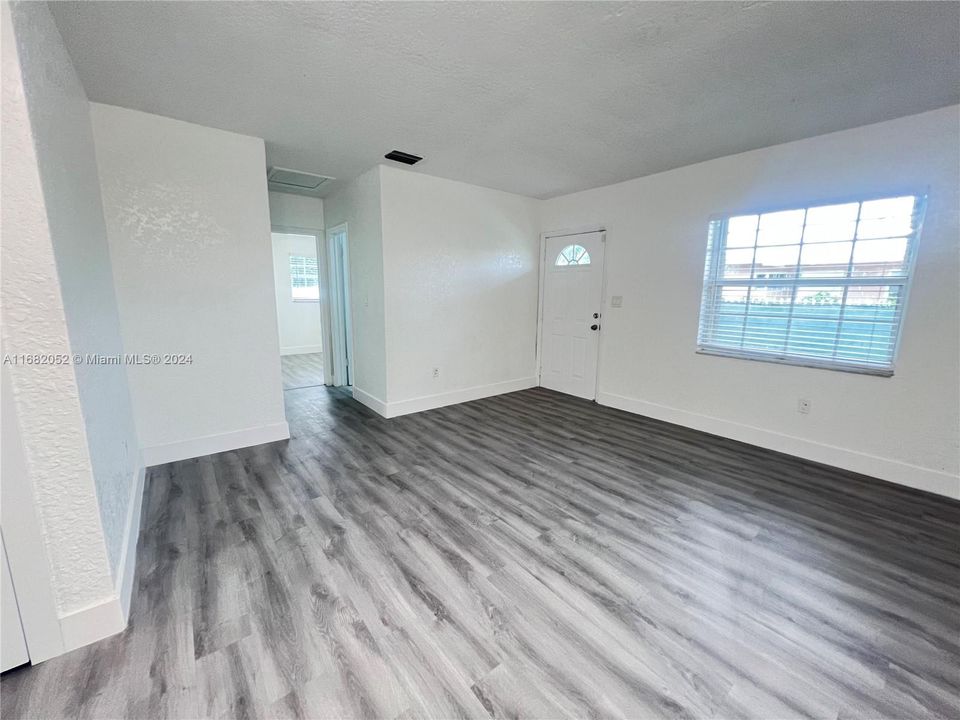 For Rent: $3,800 (4 beds, 2 baths, 1581 Square Feet)