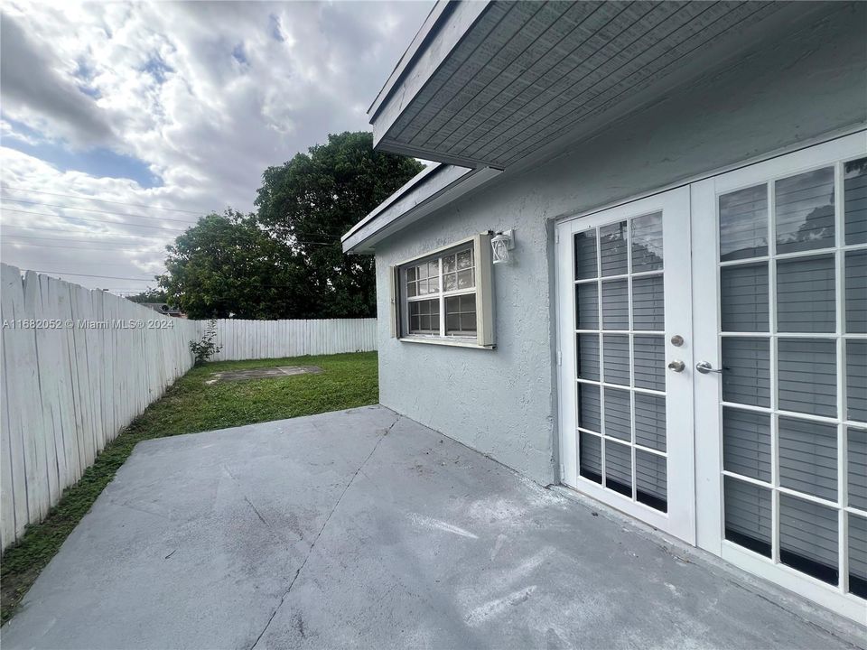 For Rent: $3,800 (4 beds, 2 baths, 1581 Square Feet)