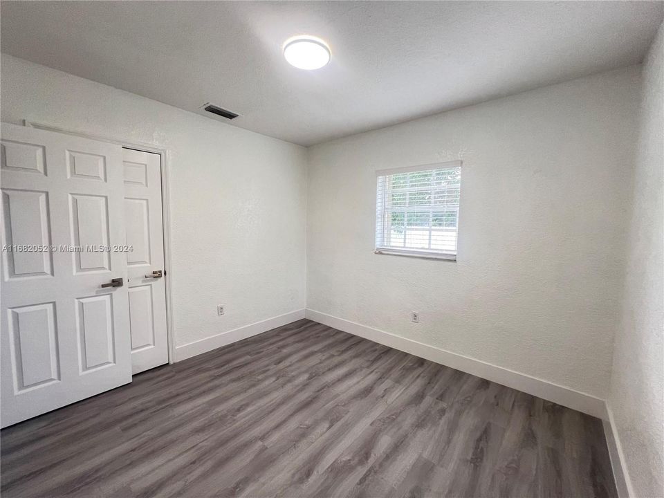 For Rent: $3,800 (4 beds, 2 baths, 1581 Square Feet)