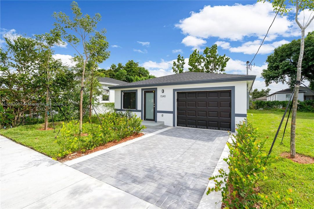 For Sale: $529,000 (3 beds, 2 baths, 1300 Square Feet)