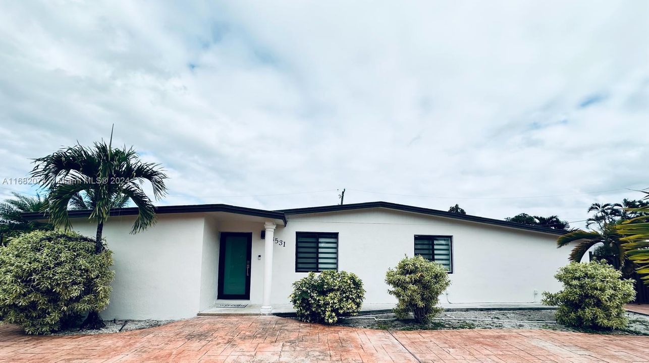 En Venta: $649,900 (3 camas, 2 baños, 1373 Pies cuadrados)