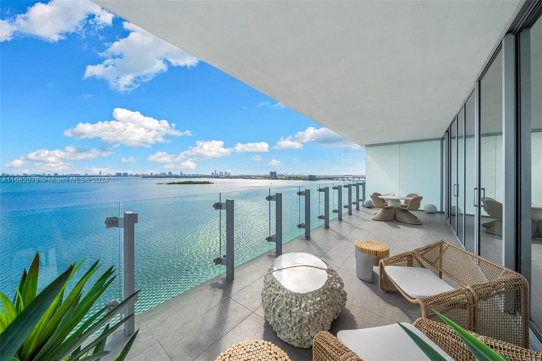 For Sale: $3,495,000 (3 beds, 4 baths, 2368 Square Feet)