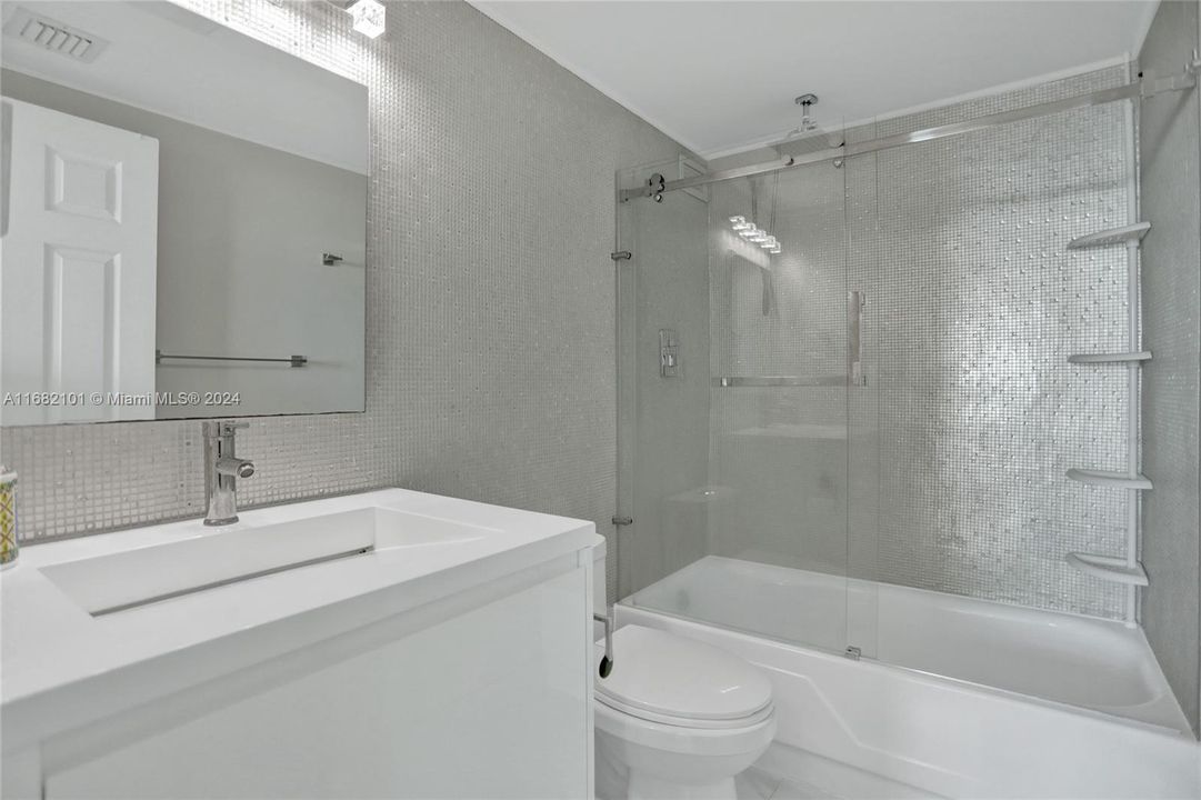 Active With Contract: $5,800 (2 beds, 2 baths, 1198 Square Feet)