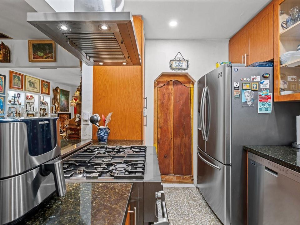 En Venta: $749,000 (3 camas, 3 baños, 2179 Pies cuadrados)