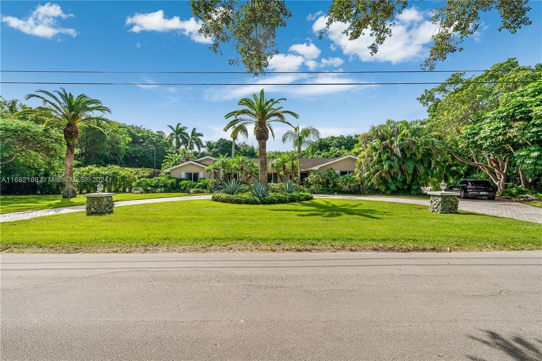 For Sale: $3,999,999 (5 beds, 3 baths, 3644 Square Feet)