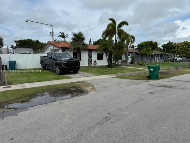 For Sale: $595,000 (3 beds, 2 baths, 1936 Square Feet)