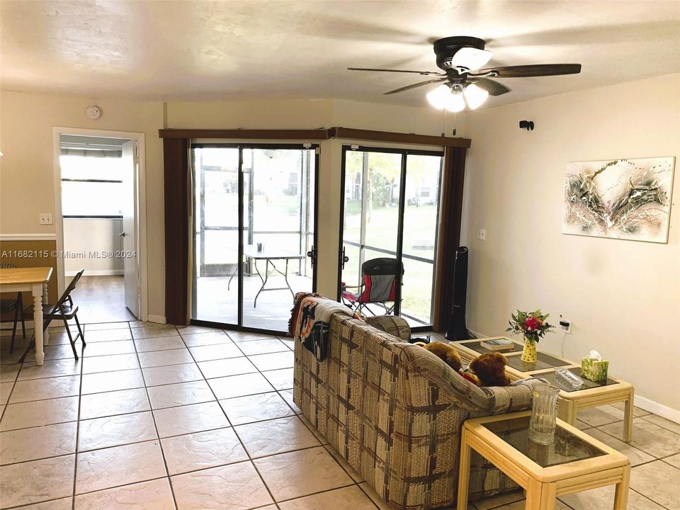 For Rent: $2,100 (2 beds, 2 baths, 970 Square Feet)